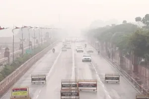 लखनऊ में रुक-रुक कर हो रही बारिश, गलन भरी हवाओं ने बढ़ाई ठंड